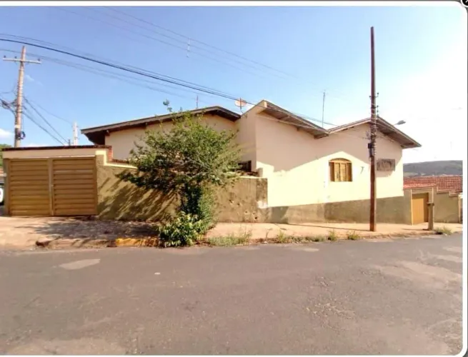 Casa à Venda na Vila Brasil | 3 Dormitórios, 2 Suítes e 261 m²