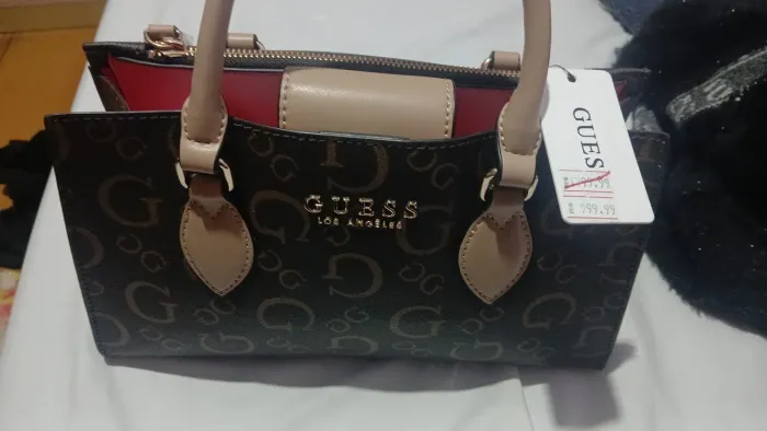 BOLSA ORIGINAL DA GUESS, COM SÉRIE ,NUNCA FOI USADA.