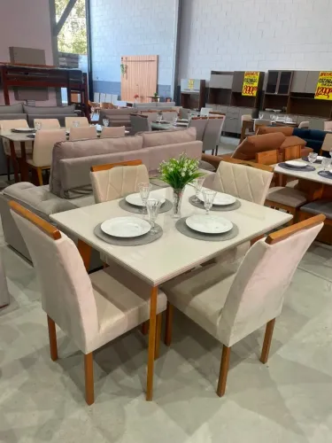 MESA DE JANTAR COM 4 CADEIRAS (ÚLTIMA PEÇA)