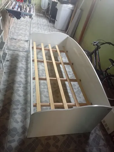 Vendo cama com colchão 