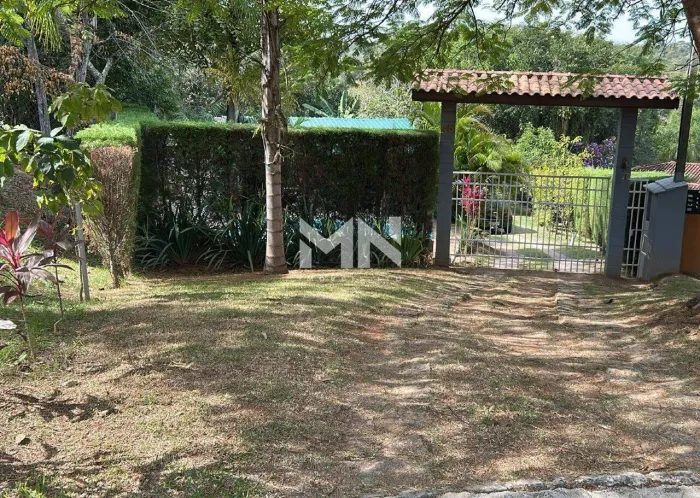Chácara à venda no Condomínio Chácaras Flórida, em Itu/SP.