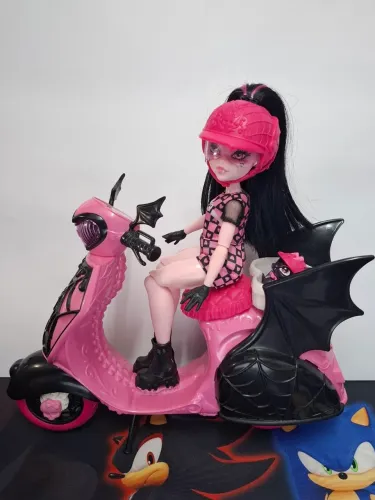 Draculaura Vamptastic Scooter Monster High