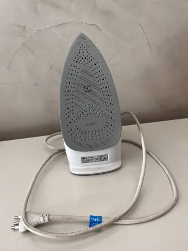 Ferro de passar roupa electrolux