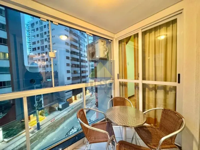 Apartamento mobiliado à venda na quadra do mar com 2 dormitórios em Balneário Camboriú