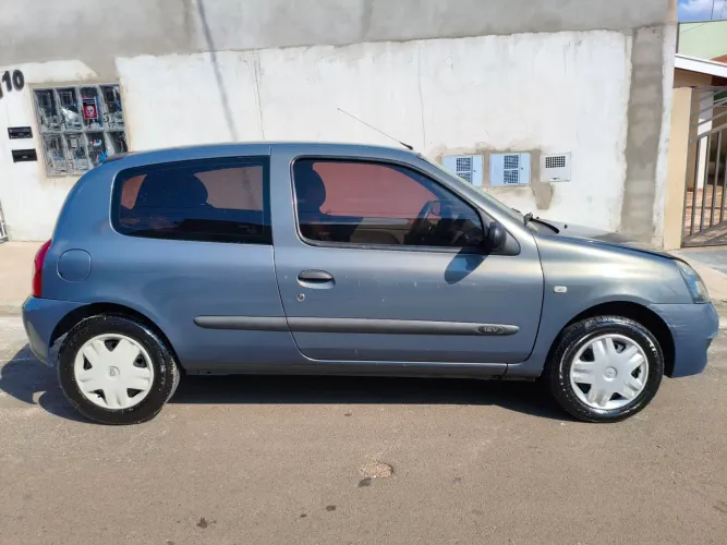 Renault Clio Campus Hi-flex 1.0 16V 3P 2010
