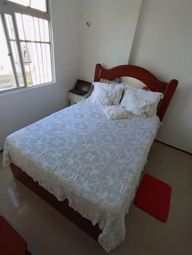 Conjunto cama casal crochê novo (6 peças: 1 colcha + 2 capas trav. + 3 capas almofadas)