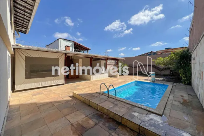 Casa colonial 4 quartos no Serrano | Piscina, sauna e 4 Vagas.