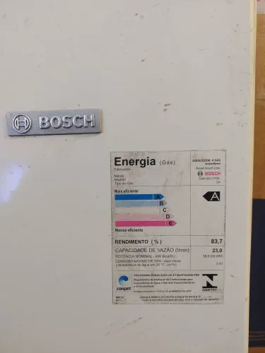 Aquecedor à gás - Marca Bosh - de passagem - semi novo, em perfeito estado de conservação