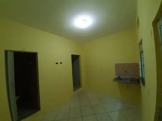 alugo uma kitnet 1/4, sala e banheiro, na bonocô, rua em frente a estação do metrô