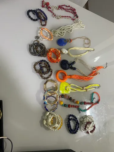 Colares e pulseiras