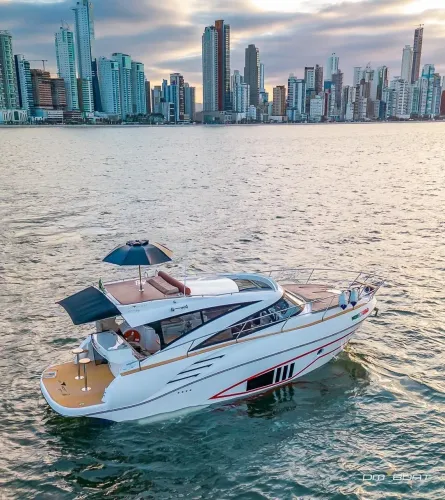 LANCHA DM BOAT 377 HT