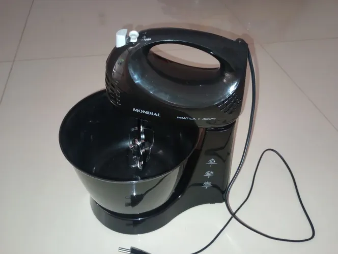 Batedeira Mondial preta 127V Nova