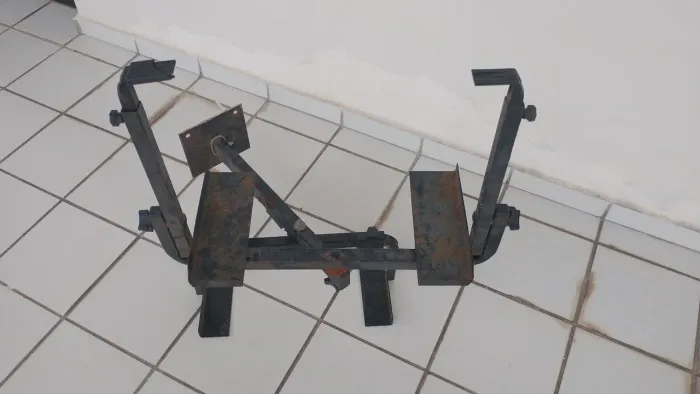 Suporte usado para tv de tubo e video cassete antigos