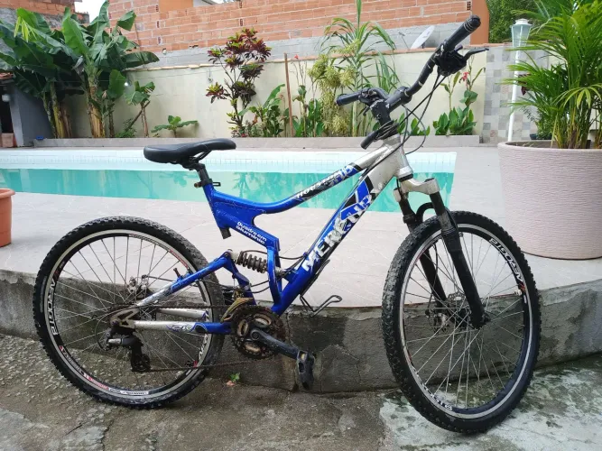 Bicicleta aro 26 freio a disco com amortecedor