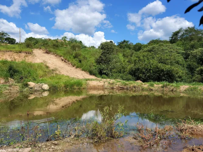 Vendo um terreno comercial de frente para rodovia