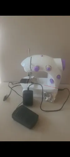Mini Máquina de costura Elétrica Bivolt + pedal portátil