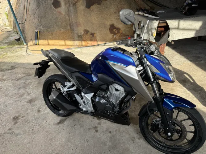 CB 300F