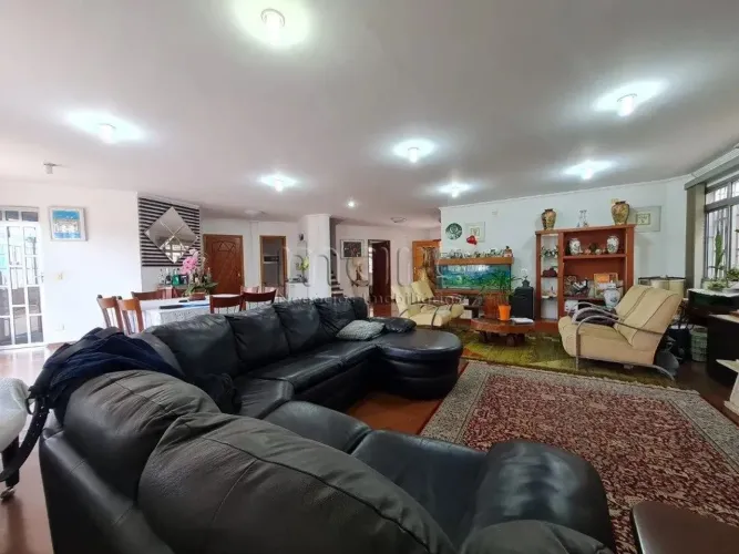 Casa de Vila na Aclimação com 390m², em excelente localização do bairro. 4 suítes e 4 vaga