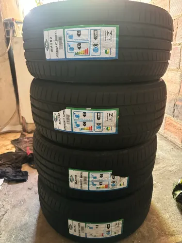 Vende-se pneu aro 17 205 40 17
