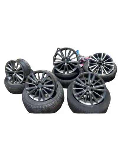 Vendo roda do Corolla 2018 obs são 5 rodas iguais ,tel *