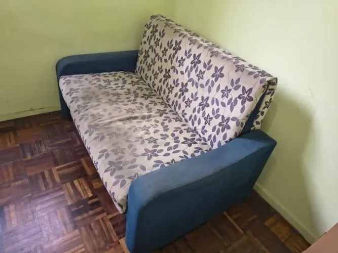 Sofá-cama 2 lugares com baú e estrutura excelente