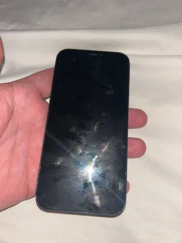 Vendo iPhone 12, para tirar peça, o aparelho está com problema no softer 