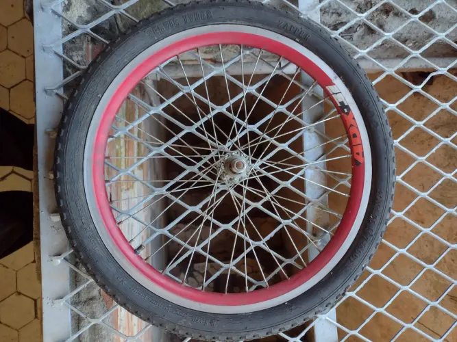 Par pneus e roda aro 20 bmx