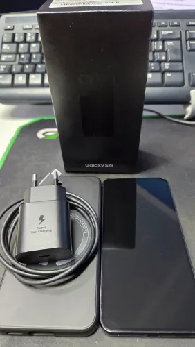 Samsung Galaxy S23 256GB / 8GB RAM - Snapdragon 8 Gen 2 - Impecável e Completo!