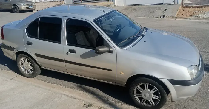 Ford Fiesta Street 1.6 8V 95cv 5P 2002