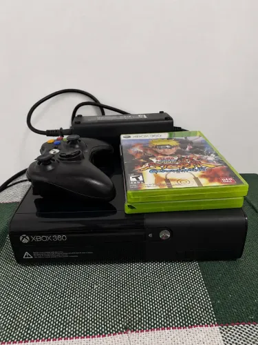 XBOX 360 SUPER SLIM CONSERVADO COM 2 JOGOS ORIGINAIS
