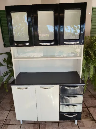 Armário de cozinha em bom estado aço