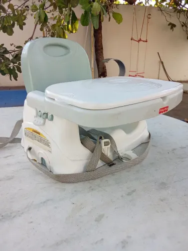 Cadeirinha de alimentação FisherPrice portátil