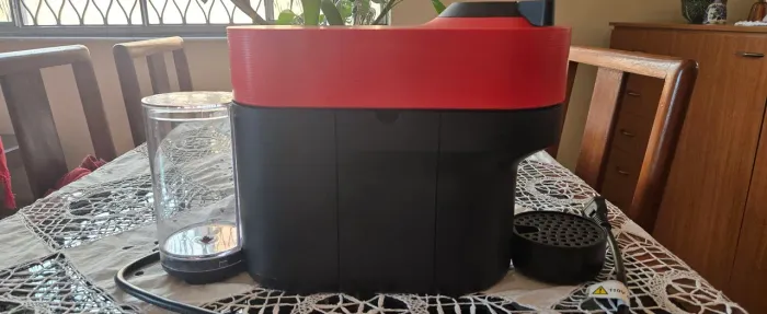 Vendo cafeteira Nespresso praticamente nova. Só foi usada para fazer 3 cápsulas