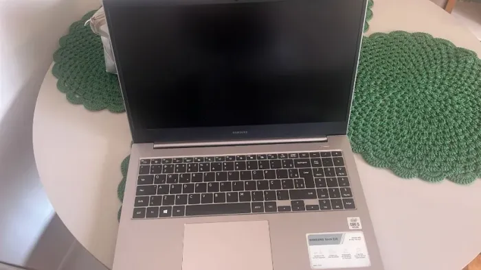 Notebook Samsung Book E30 Core i3 10ª Gen - Tela Full HD - 1TB HD / 4GB RAM