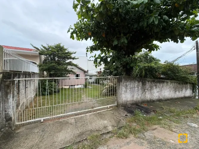Terreno com 240m² no bairro Capoeiras em Florianópolis / SC