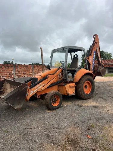 Retroescavadeira FB 80.2 fiatiallis compact line 4x2