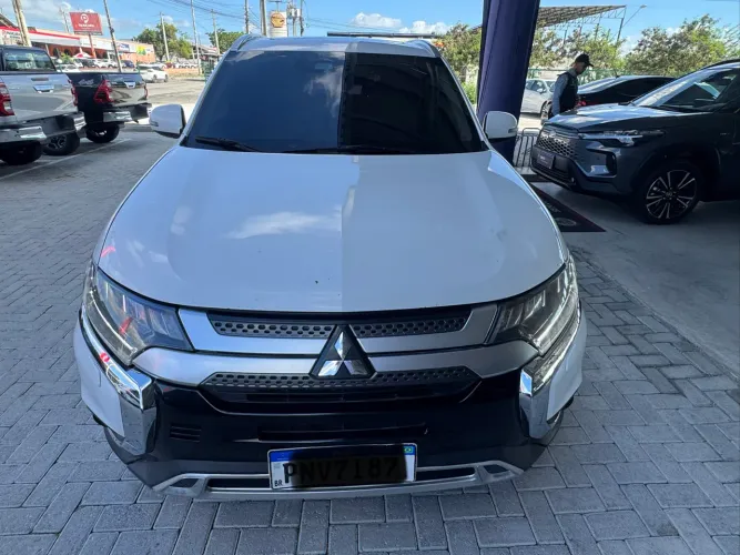 Mitsubishi Outlander HPE-S 2.2 Diesel 4X4 Aut. 2021