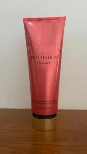 Victoria's Secret Creme Corporal Temptation shimmer