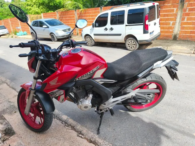 CB Twister 250 CC 21/21 Apenas 16.990,00 Barato Demais 