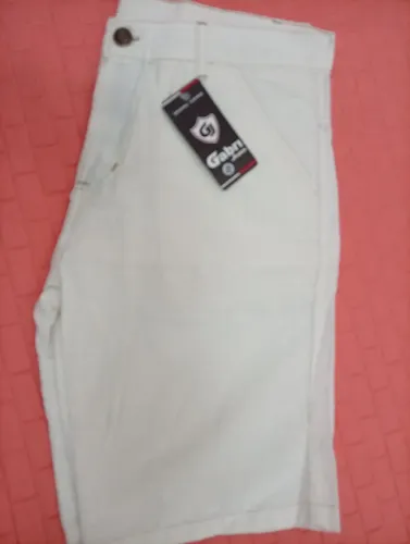 BERMUDA BRANCA CASUAL COM BOLSOS FRENTE/TRÁS - TAM 46