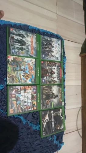 Xbox one 500GB sete jogos e CD 10 jogos abaixado