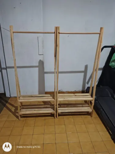 Vendo 2 araras de roupa nova retirar no local 