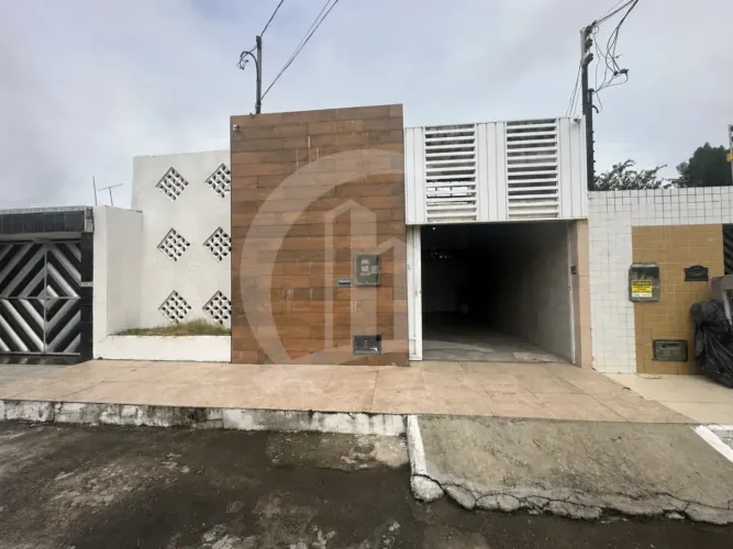 Casa à Venda no Bairro Aeroporto | 4 Quartos, 3 Suítes e Área Gourmet