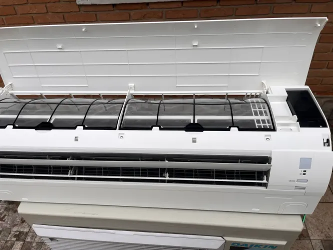 Ar-Condicionado Daikin Inverter 24.000 BTUs Hi Wall 220V - Excelente Estado