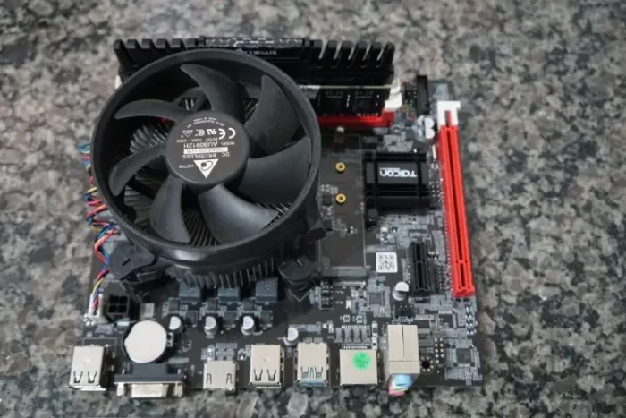 Kit Placa Mãe Taicon - B75/ h61 Ddr3 16gb - Processador i5 3330 3.0Ghz Lga1155 - Espelho