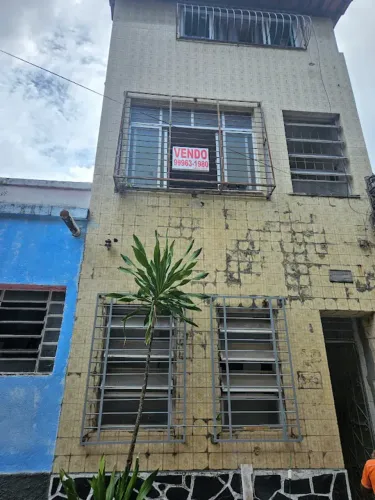Apartamento 2/4 No Centro Prédio Pequeno Condomínio Barato !
