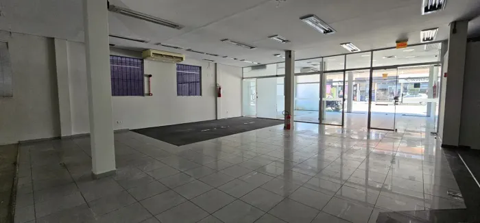 PONTO COMERCIAL EXCLUSIVO! 317m² com Fachada em Vidro - Av. Dois de Setembro - Blumenau/SC