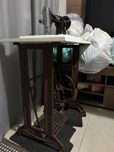 Máquina de costura Glória