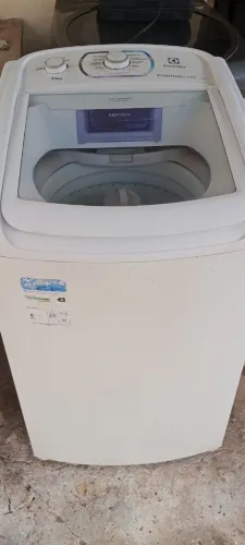 Vendo máquina de lavar Electrolux 11 kg modelo moderno