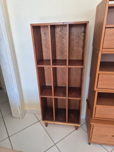 Estante nicho livreiro madeira com Pés Palito